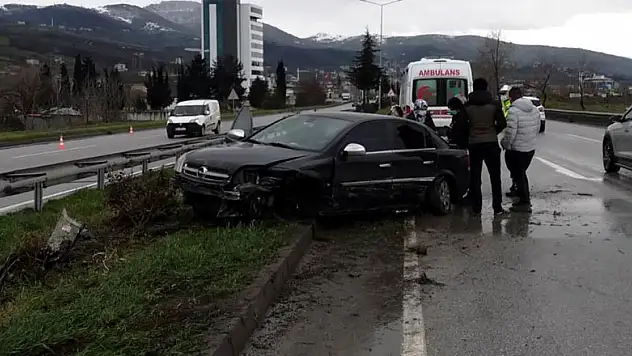 Samsun'da otomobil bariye çarptı: 1 yaralı