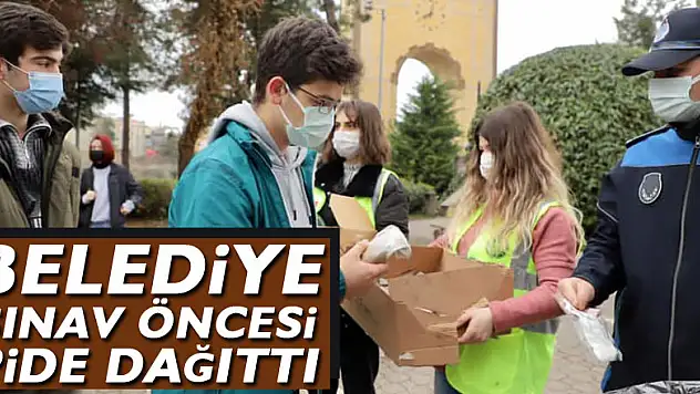 Belediye sınav öncesi pide dağıttı