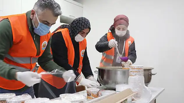 Atakum Belediyesi'nden polislere sıcak çorba ikramı