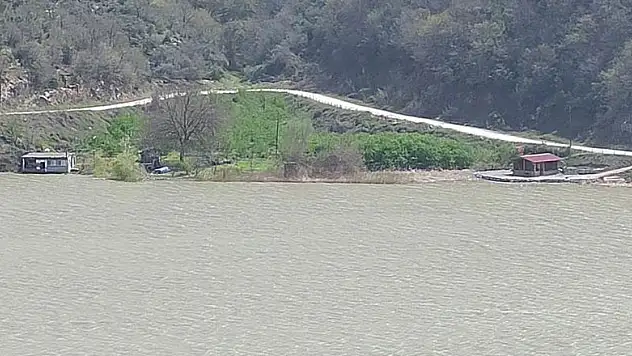 Derbent Baraj Gölü kenarında ruhsatsız karavanlar mühürlendi