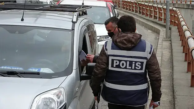 Samsun'da polisten sokağa çıkma kısıtlaması denetimi
