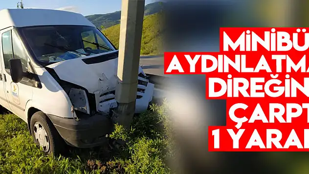 Samsun'da minibüs aydınlatma direğine çarptı: 1 yaralı