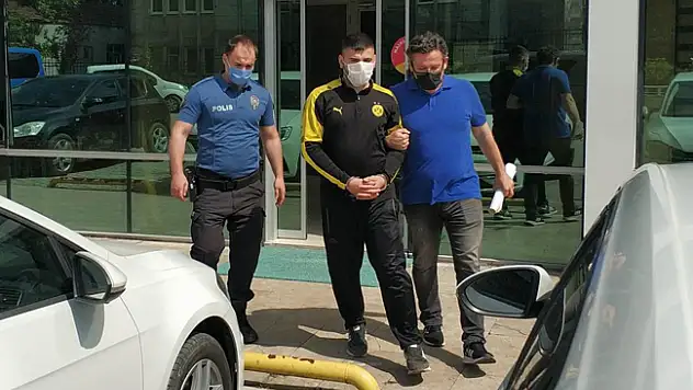 Babasına kuru sıkı tabancayla ateş eden genç tutuklandı