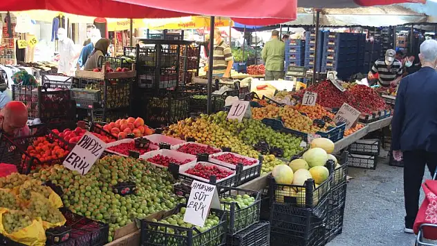 Pazarda meyve fiyatları cep yakıyor  