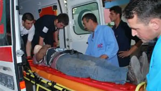 Tamir ettiği araçın altında kaldı