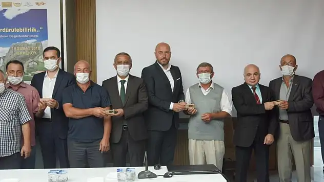 Tekkeköy'de arıcılara saf Kafkas damızlık ana arı dağıtımı gerçekleştirildi