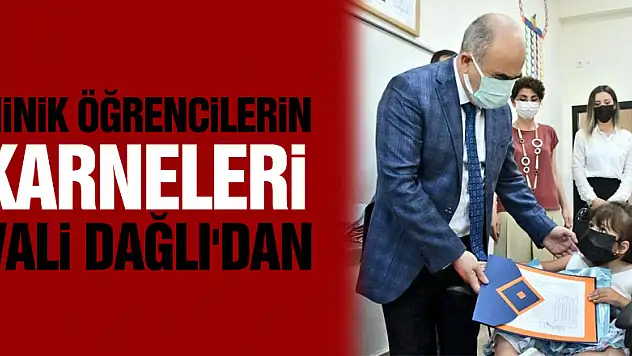 Minik öğrencilerin karneleri Vali Dağlı'dan