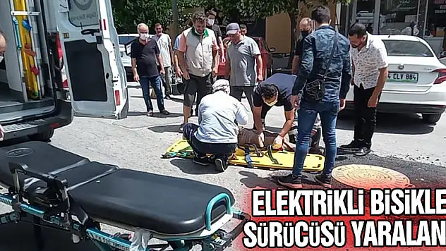 Geri geri gelen otomobile çarpan elektrikli bisiklet sürücüsü yaralandı