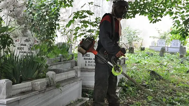 MEZARLIKLAR BAYRAMA HAZIR