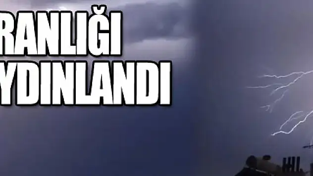 Samsun'da gecenin karanlığı şimşeklerle aydınlandı