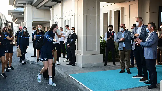 Olimpiyat beşincisi Filenin Sultanları yurda döndü