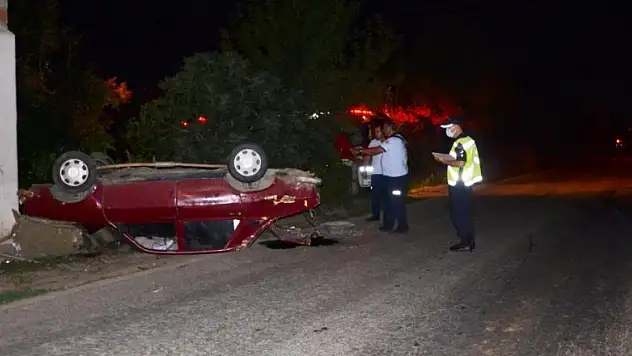 Yayaya çarpmamak için frene basınca takla attı: 2 yaralı   