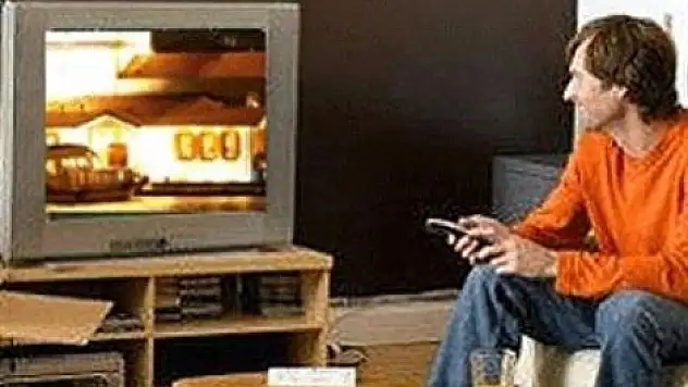 TV'yi fazla izlemek kalp krizi riskini artırıyor