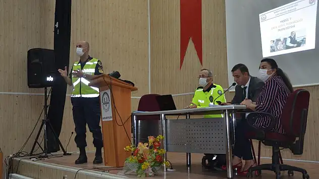 Bafra'da okul servis araç sürücülerine seminer verildi