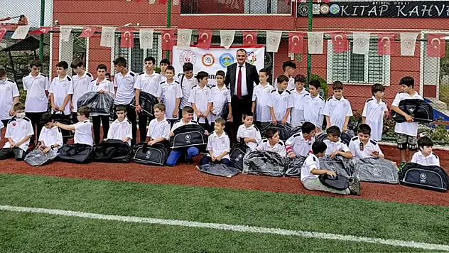 BAŞKAN AKGÜL 'GENÇLERİMİZİN YANINDAYIZ' 