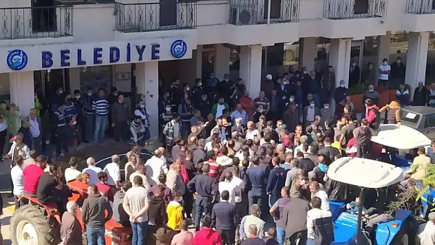 Vezirköprü'de belediyeyi taşlama eylemine 6 tutuklama, 18 adli kontrol