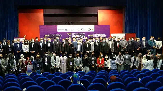 '7. Uluslararası Öğrenci Sempozyumu'nda 'Dünya 5'ten büyüktür' mesajı