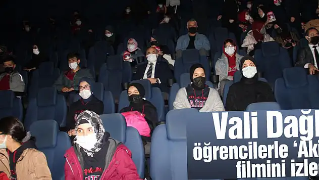 Vali Dağlı, öğrencilerle 'Akif' filmini izledi
