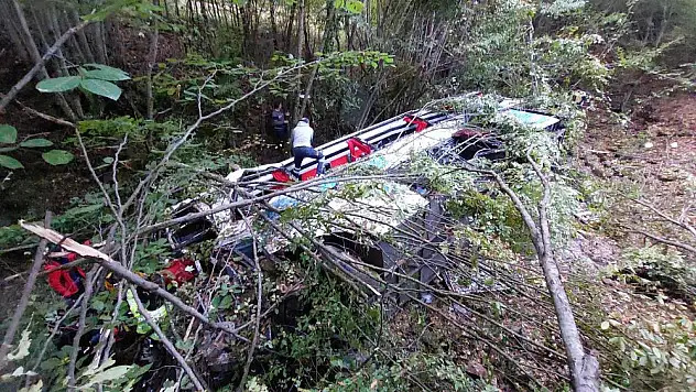 Samsun'da yolcu otobüsü 150 metreden dereye yuvarlandı: Ölü ve yaralılar var