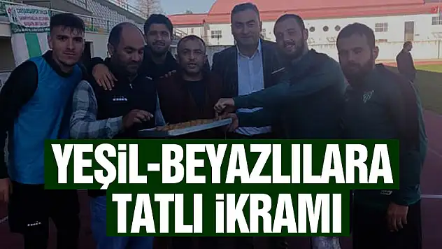 Yeşil-Beyazlılara tatlı ikramı