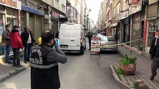 Ambulans sesini duyunca bıçaklayan da bıçaklanan da kaçtı