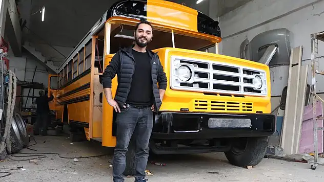 İzlediği filmden etkilendi okul otobüsü yaptırdı