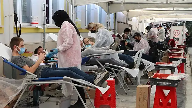 Samsun'daki okuldan bir Türkiye rekoru daha: 1 günde bin 410 litre kan topladı