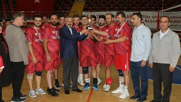 Bafra Cumhuriyet Kupası'na bin 200 sporcu katıldı