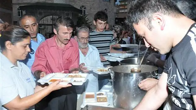 İftar Çadırı Toplumsal Dayanışmayı Sağlıyor