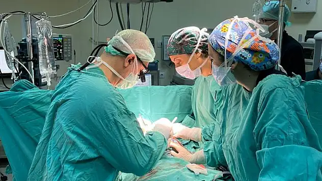 OMÜ Tıp Fakültesi Hastanesi koltukaltından kalp ameliyatına başladı