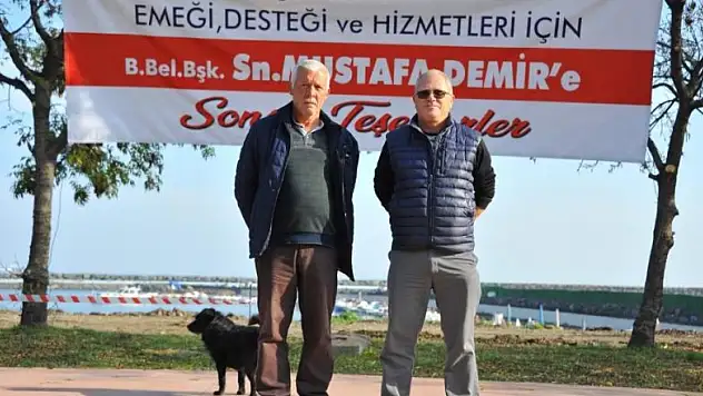 Olta balıkçılarından Başkan Demir'e pankartlı teşekkür
