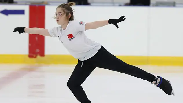 Artistik Buz Pateni Türkiye Şampiyonası başladı