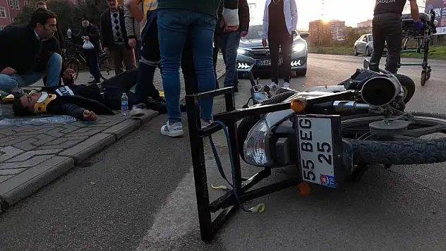 Samsun'da motosiklet otomobil ile çarpıştı: 2 yaralı