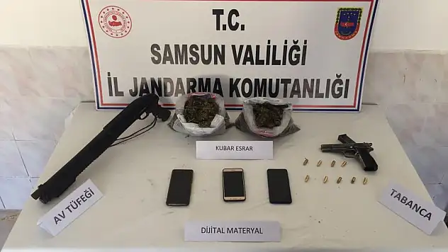 Uyuşturucu ticareti zanlıları jandarmadan kaçamadı