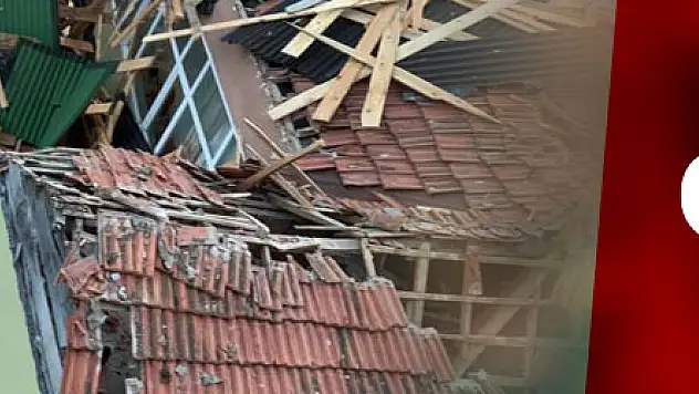 Samsun'da fırtına çatıları uçurdu