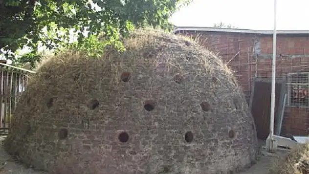 Tarihi Hamamı 'Çamur' korudu