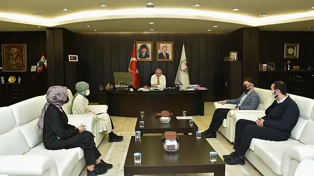 Rektör Ünal'a gençlik buluşması daveti