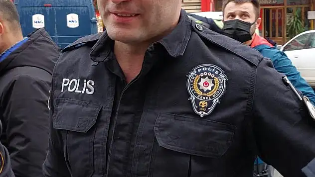 Bıçakla rehin alınan karı-kocayı saldırganın bileğini ısırarak kurtaran polis ayın polisi seçildi
