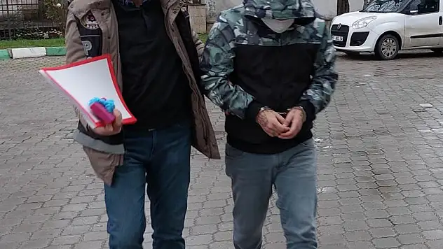 Uyuşturucuyla yakalanan genç kadın ve arkadaşı tutuklandı