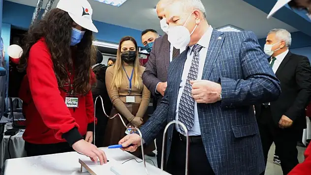 Genç kaşifler projelerini sergiledi