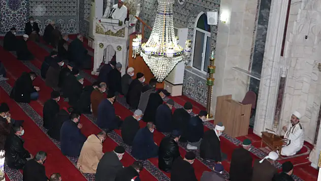 Samsun'da vatandaşlar sabah namazında buluştu