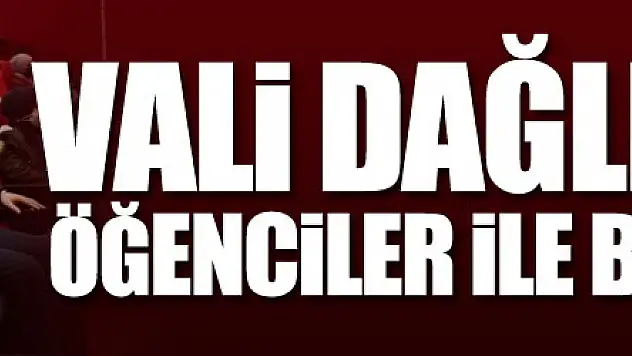 Vali Dağlı 'Kesişme: İyi ki Varsın Eren' filmini lise öğrencileriyle birlikte izledi