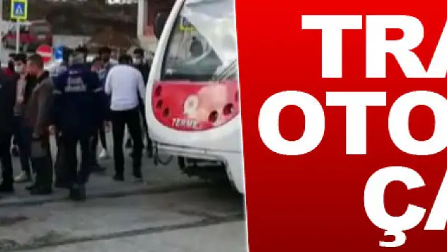 Samsun'da tramvay otomobile çarptı