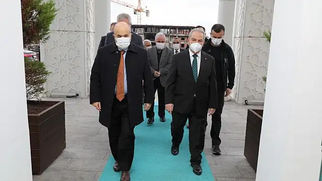 Demirtaş: 'Kimse içinde bulunduğu araca güvenmemeli'