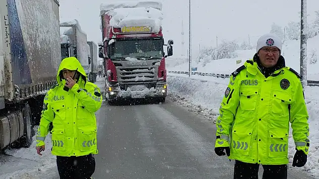Samsun'da kar yağışı karayolu ulaşımını aksattı