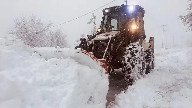 Vali Dağlı'dan sürücülere kar uyarısı: 'Mecbur kalmadıkça trafiğe çıkmayalım'