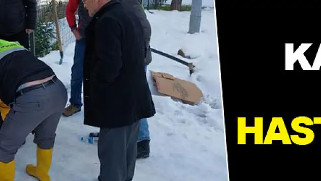 Kar temizleme görevlisi buzda kayarak düşüp hastanelik oldu