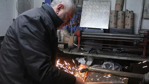 Babadan kalma 'tenekecilik' mesleğini yaşatıyor