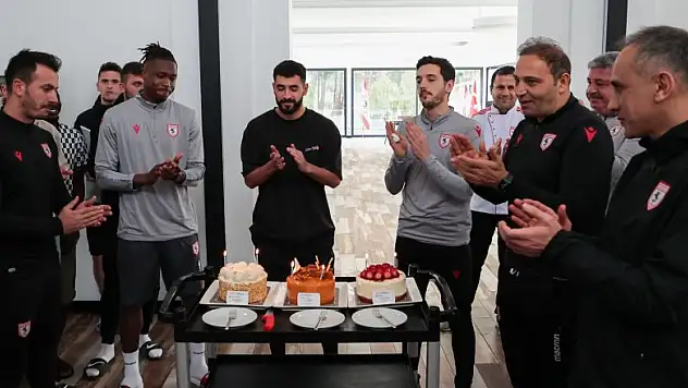 Samsunspor'da doğum günü sürprizi