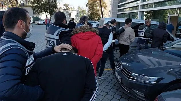 26 yaşındaki gencin tuzağa düşürülerek öldürülmesinde 6 kişi tutuklandı